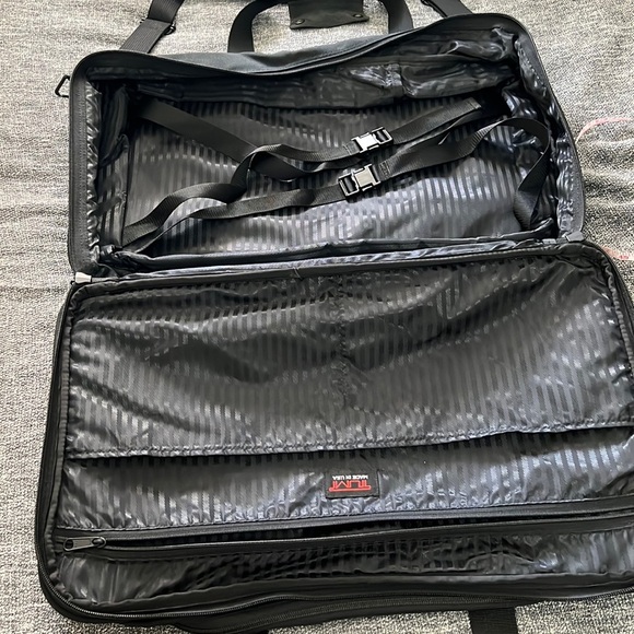 Tumi Travel Bag - Picture 10 of 11